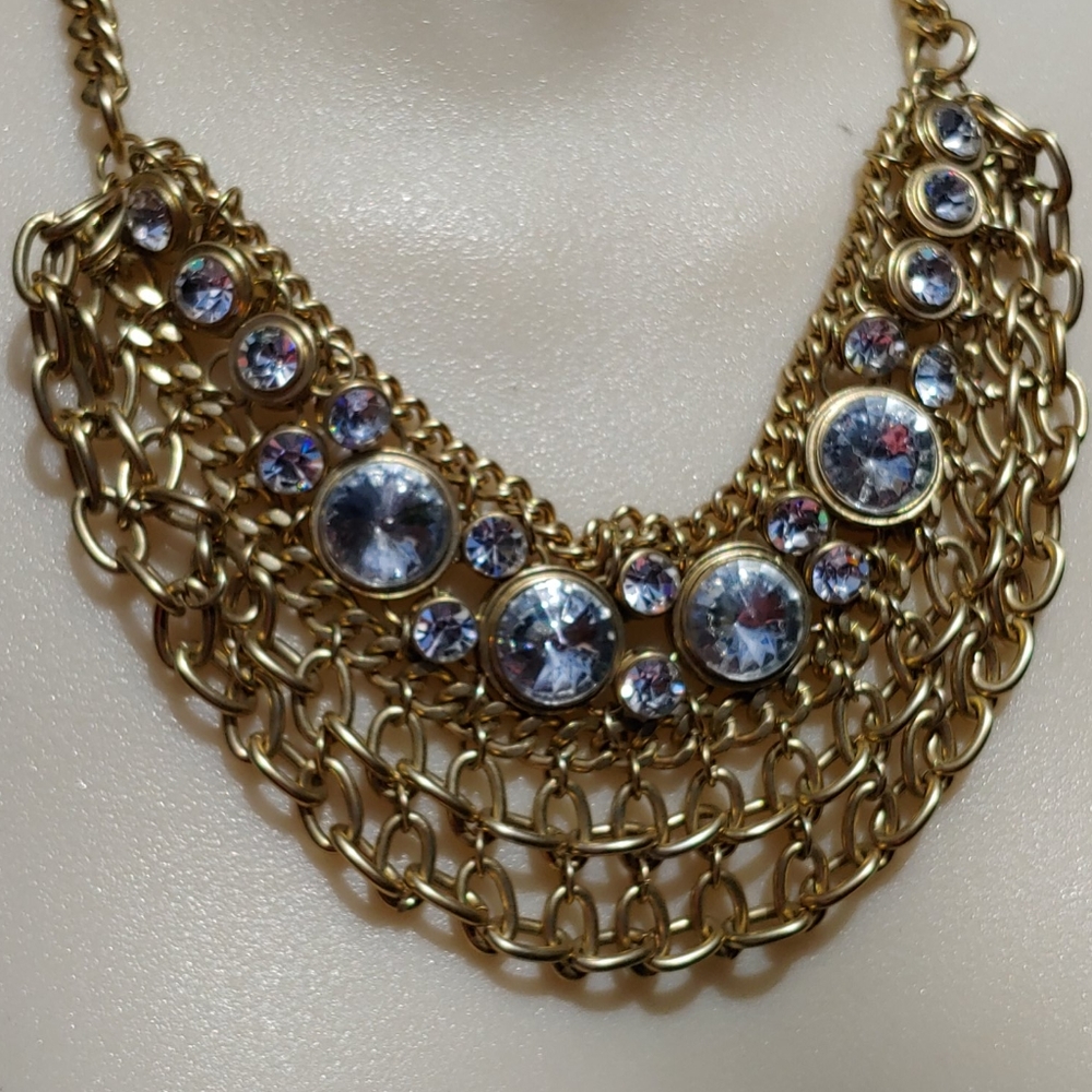 Statement necklace gold and stones